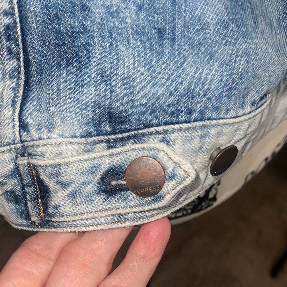 Express Jeans Distressed Blue Denim Jacket in EUC size Large - Picture 9 of 13